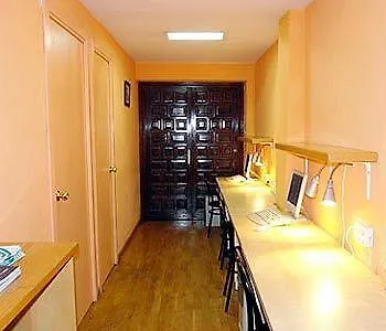 Residencia Universitaria San Marius- Muntaner Barcelona Apartment