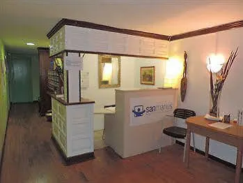 Residencia Universitaria San Marius- Muntaner Barcelona Apartment